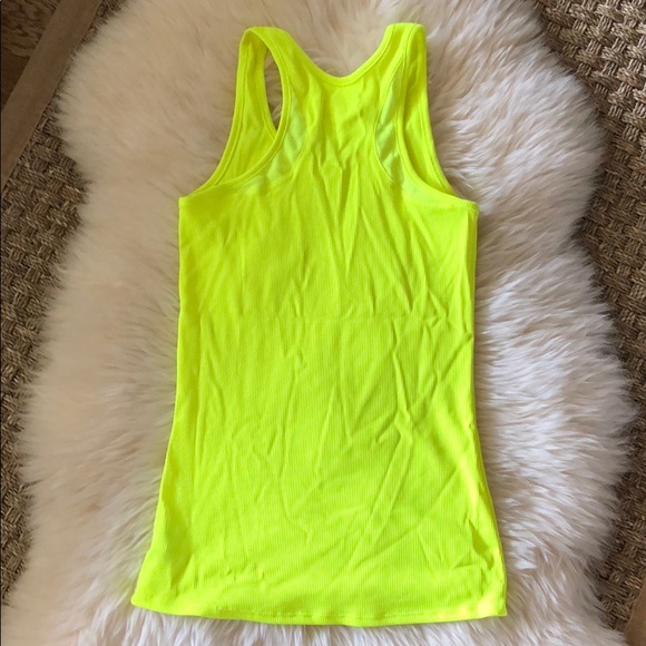 EUC Under Armour Tank - Picture 3 of 4